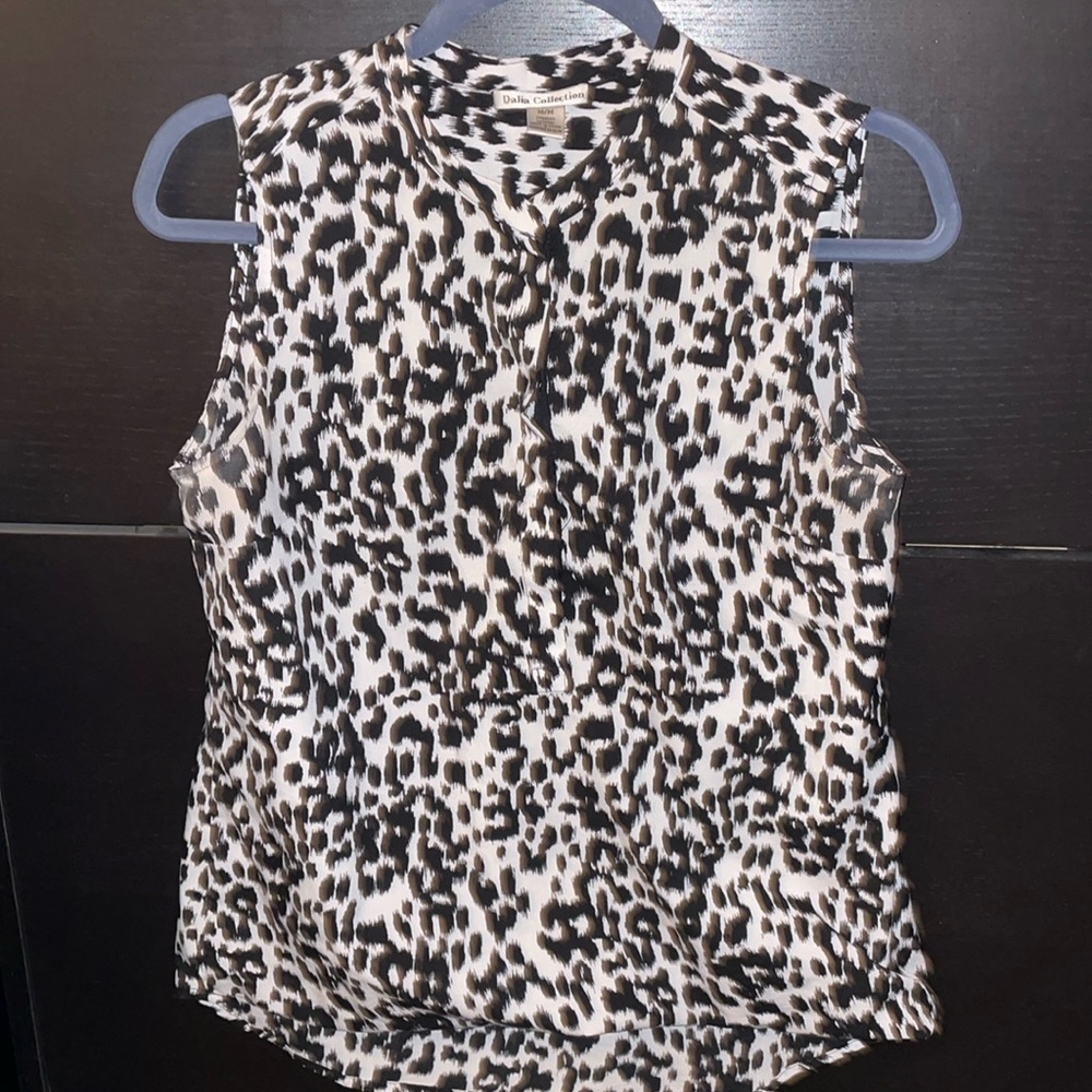 EUC- women’s medium  Dahlia Collection white and black sleeveless shirt